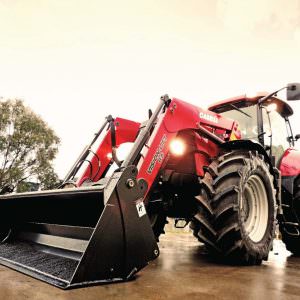Case IH Attachments for Material Handling: Bucket